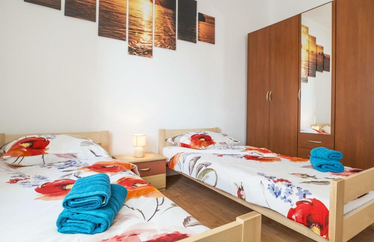 Apartment Stefania On The Beach Koromacno Ngoại thất bức ảnh