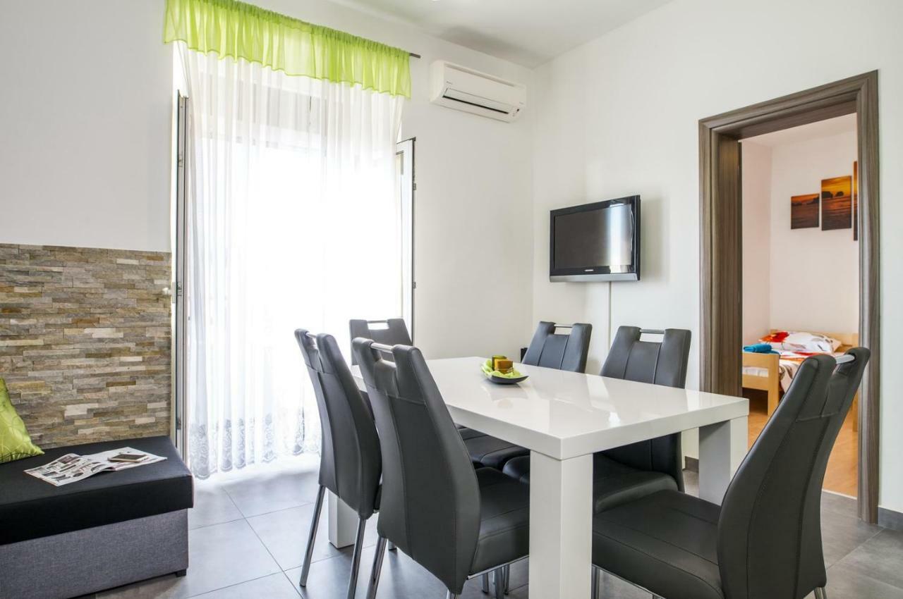 Apartment Stefania On The Beach Koromacno Ngoại thất bức ảnh