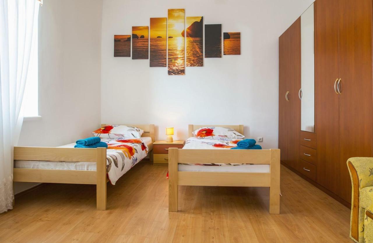 Apartment Stefania On The Beach Koromacno Ngoại thất bức ảnh