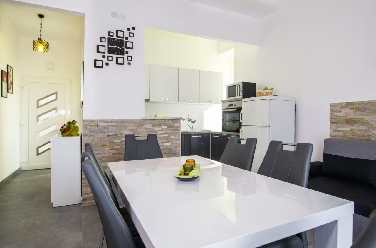 Apartment Stefania On The Beach Koromacno Ngoại thất bức ảnh