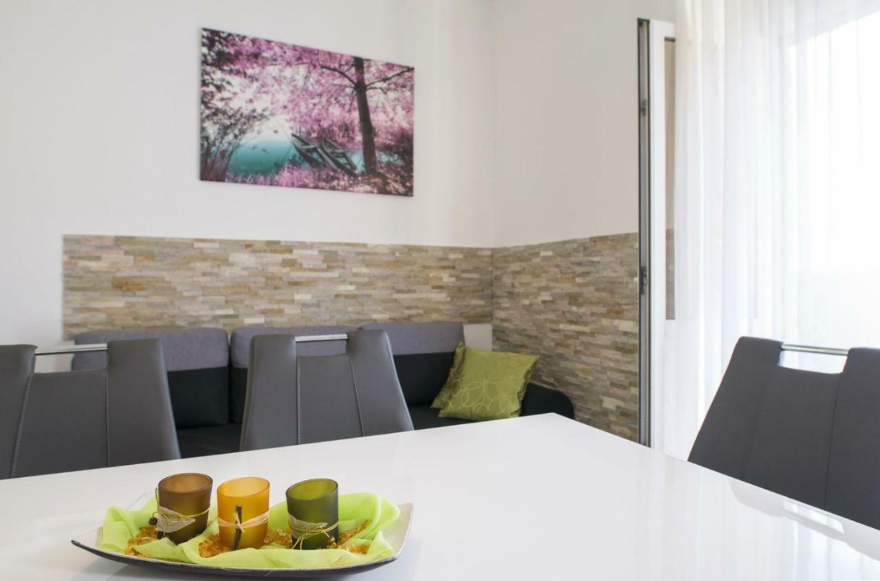 Apartment Stefania On The Beach Koromacno Ngoại thất bức ảnh