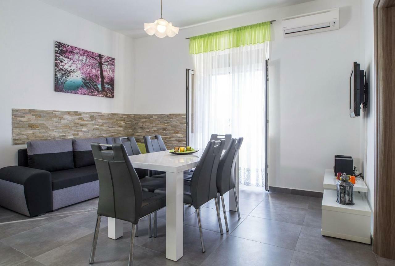 Apartment Stefania On The Beach Koromacno Ngoại thất bức ảnh