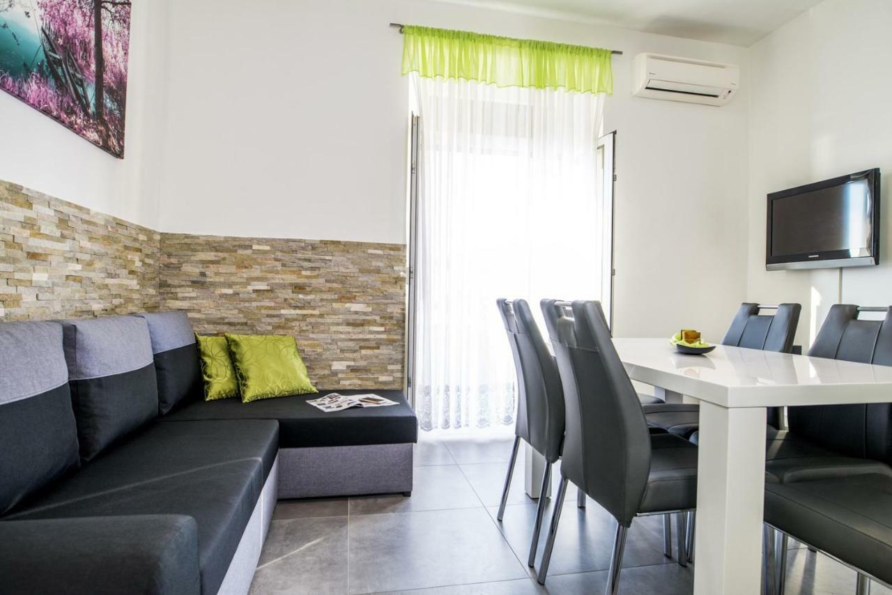 Apartment Stefania On The Beach Koromacno Ngoại thất bức ảnh